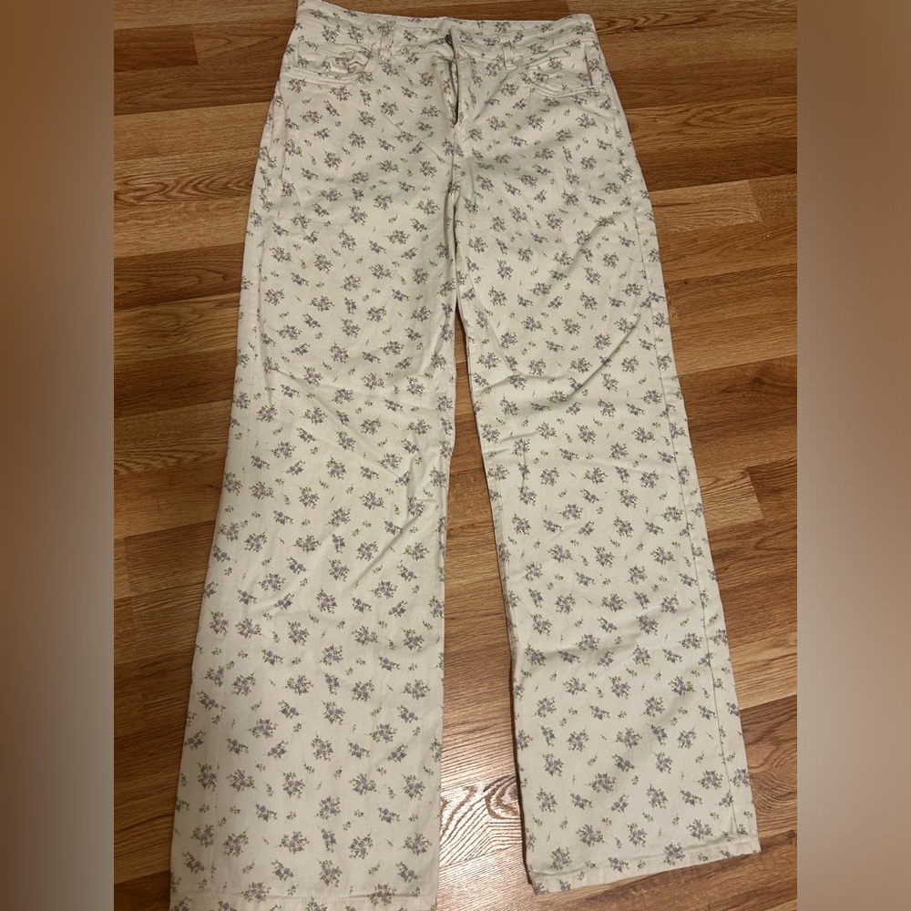 h&m lavender and creme floral print pants